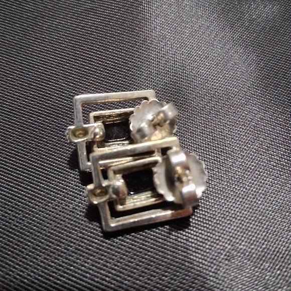 Elegant Gold and Black Filigree Earrings - Picture 6 of 7